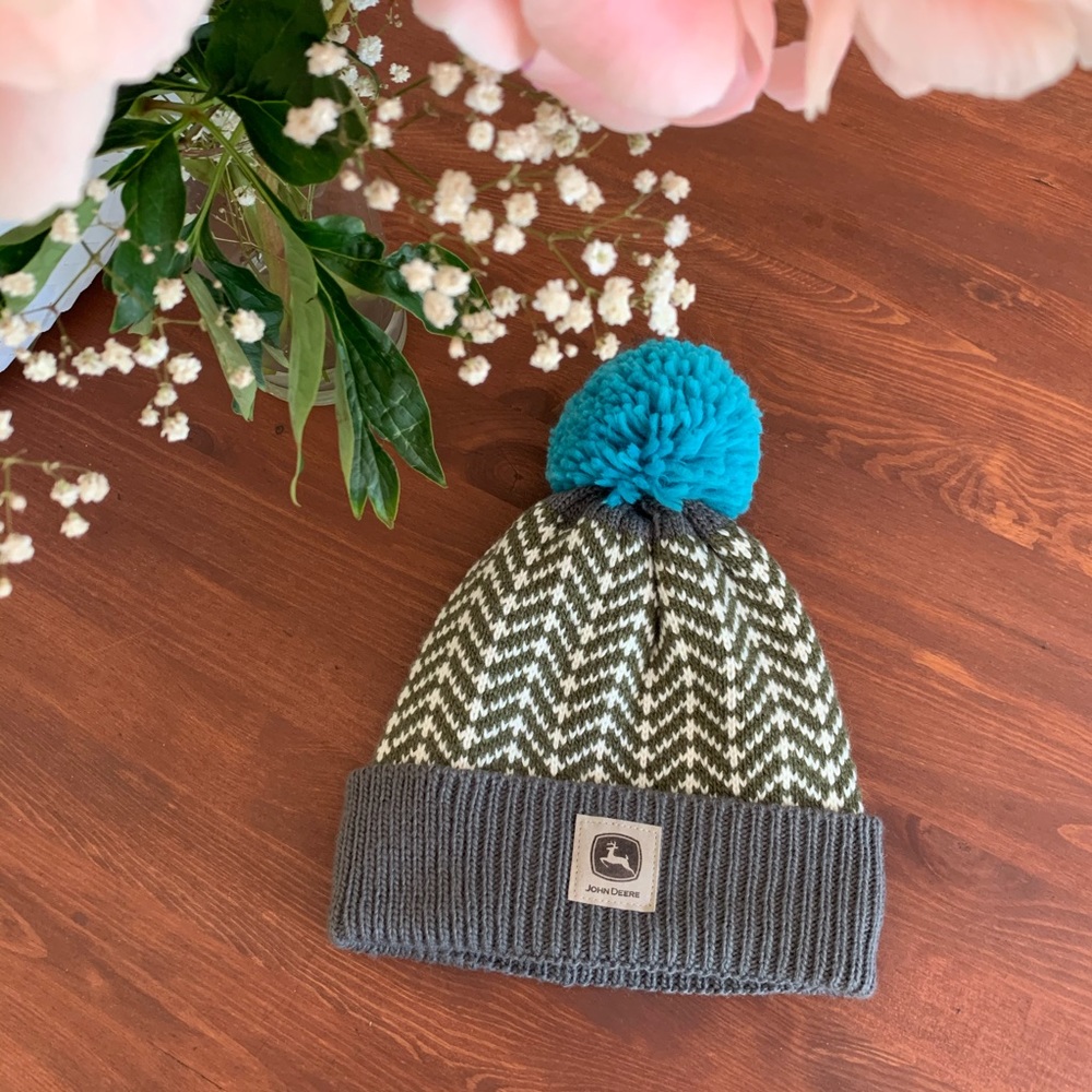 • [John Deere] Acrylic Pom Beanie •